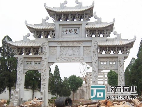 安装的三门牌坊有着怎样的寓意